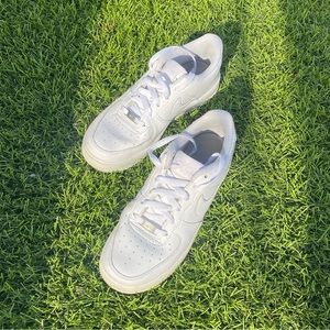 Nike Air Force 1 white size 6 y / 7 w